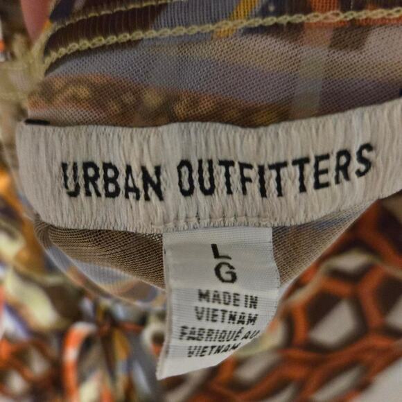 Urban Outfitters Geometric Cutout Top - Picture 3 of 4